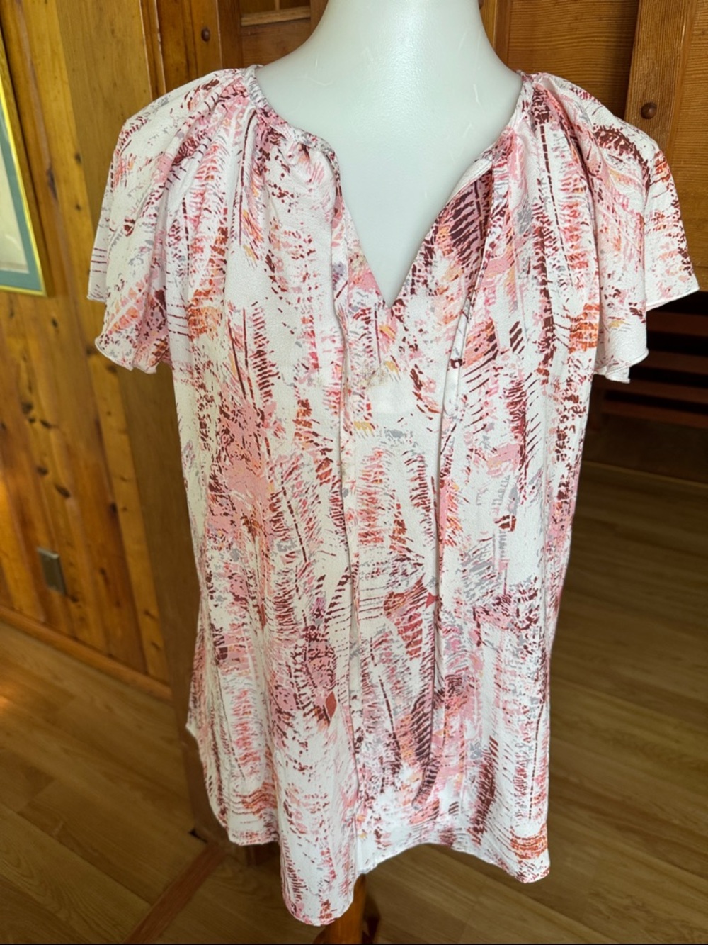 Simple Fun Size medium Women’s Pink Printed Short-Sleeve V-Neck Top